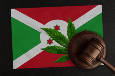 Burundi bayrağı ve kenevir yapraklı adalet tokmağı. Esrar bitkisinin ve uyuşturucuların yayılmasının yasadışı büyümesi.