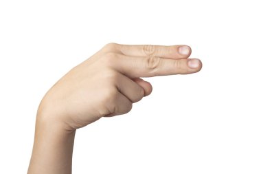 Erkek el, beyaz arka planda iki parmağını sağa doğru gösteriyor. Kapat.