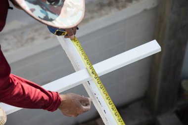 Çelik çatılı inşaat işçisi, konut inşaatı müteahhitliği