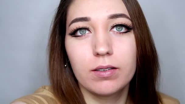 Beauty Blogger Δημιουργεί Κάμερα Για Τραβήξετε Βίντεο Blog Κοντινό Πλάνο — Αρχείο Βίντεο