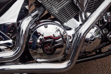 Çok iyi cilalanmış bir motor kovanı.