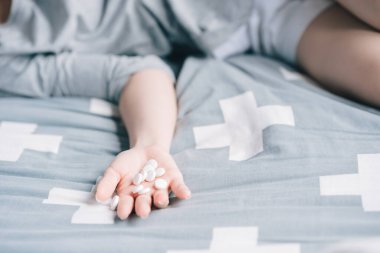 Aşırı dozdan intihar girişimi..