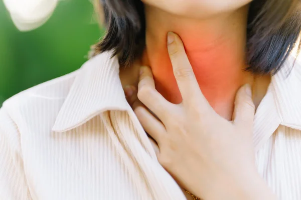 A woman has throat pain or discomfort when swallowing.