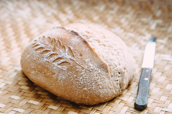 Sourdough or sourdough bread It is a sour bread with a hard crust that is more beneficial for health than other types of bread.