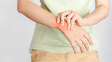 Bir kadın ofis sendromundan bileğini burktu..