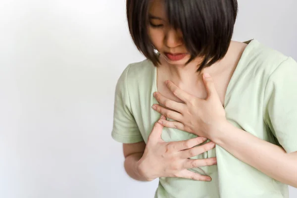 Kobieta Ból Klatce Piersiowej Możliwe Objawy Ostrego Zawału Mięśnia Sercowego — Zdjęcie stockowe