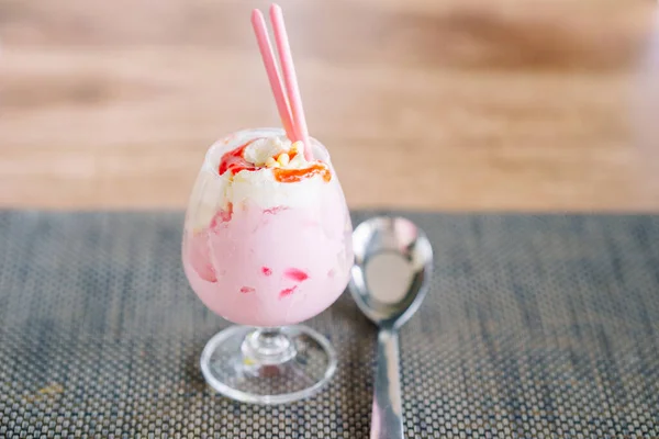 Colorful Ice Cream Refreshing Dessert — Stock Photo, Image