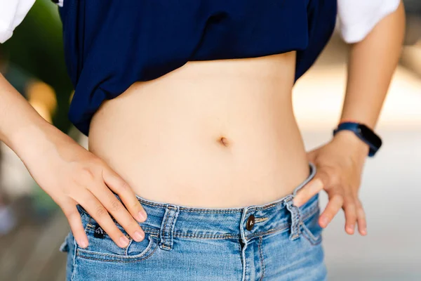 Kobiety Które Mają Tłuszcz Podbrzuszu Powodu Niewłaściwej Diety — Zdjęcie stockowe