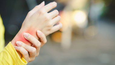 Bilek ağrısı kronik terapi konsepti. El Tutma Yarası, Bilek Yarası, Olası Yaralanma veya Gerilme