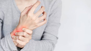 Bilek yaralanması ya da gerginlik, Ağrı ve İltihap 'a yakın çekim.