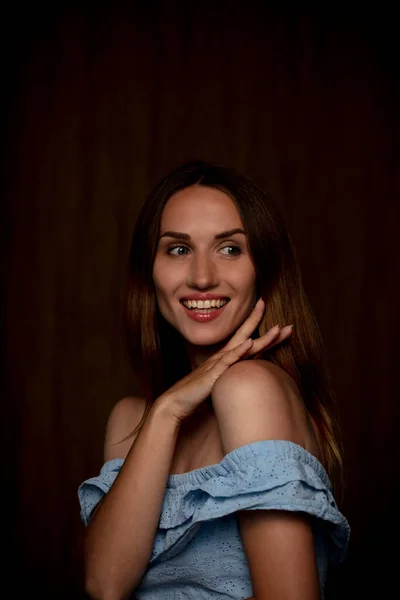 Potret Seorang Wanita Muda Yang Cantik Studio — Stok Foto