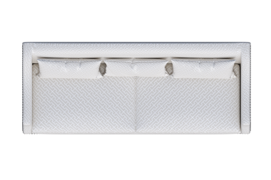 Beyaz arka planda izole edilmiş 3d konforlu kanepe