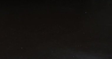 zarları koyu arkaplana at