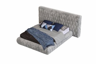 Beyaz arka planda, yastıklı ve ekoseli modern gri çift kişilik yatak