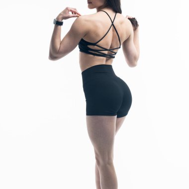 kadın siyah iç çamaşırlarıyla poz