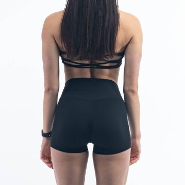 Siyah sutyenli genç bir kadının arka görüntüsü