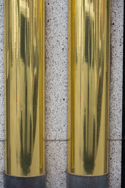 Close Fachada Casa Nobre Com Duas Colunas Semicirculares Bronze Dourado — Fotografia de Stock