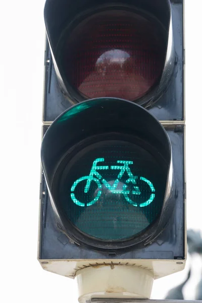 Närbild Trafikljus För Cyklister Med Grönt Ljus Och Cykel Som — Stockfoto