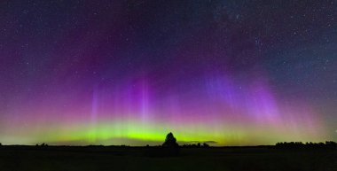 Kuzey Işıkları Aurora Borealis, hava sıcaklığı. Gece gökyüzü, manyetik fırtına G3