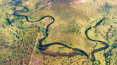 Merkys nehrinin dik kıvrımları ve döngüleri, yukarıdan, Litvanya.
