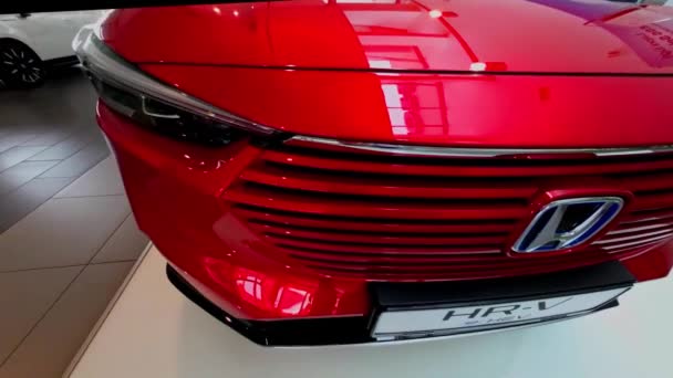 Honda Híbrido Cor Vermelha 2022 Lançamento Carro Concessionária Honda Latvija — Vídeo de Stock