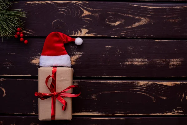 Ovanifrån Foto Christmass Flatlay Presentförpackning Santa Hatt Och Julgran Gren — Stockfoto