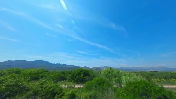 Rotsbergen Olijfvelden Uitzicht Spanje Langs Snelweg Uitzicht Vanuit Het Autoraam — Stockvideo