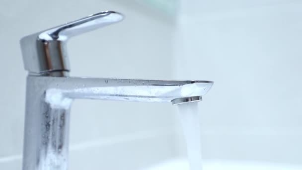 Water Flows Faucet White Bathroom Sink Close High Quality Fullhd — Stock Video