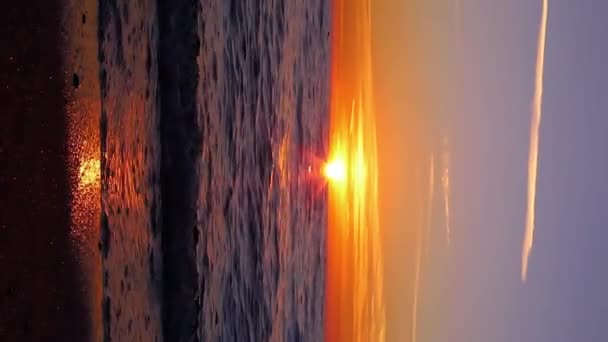 Τοπίο Του Όμορφου Ηλιοβασιλέματος Της Θάλασσας Jurmala Πόλη Λετονία Αργή — Αρχείο Βίντεο