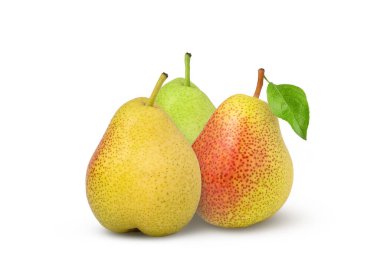 Beyaz arka planda yaprak yalıtılmış armut. Yeşil, sarı ve kırmızı armut meyveleri. Yüksek kalite fotoğraf