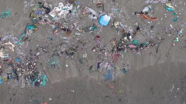 Vietnam 'da kumsalda kirlilik. Kraliyet mensubu yüksek kalitede en iyi gabage, plastik, kirli plaj yapmak için denizden atıklar. Okyanus ortamını kirleten atıklar, ekolojik sorunlar