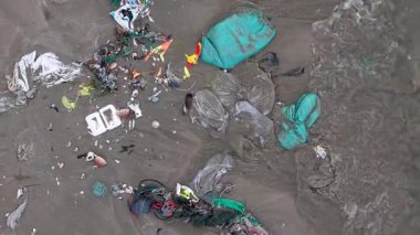 Vietnam 'da kumsalda kirlilik. Kraliyet mensubu yüksek kalitede en iyi gabage, plastik, kirli plaj yapmak için denizden atıklar. Okyanus ortamını kirleten atıklar, ekolojik sorunlar