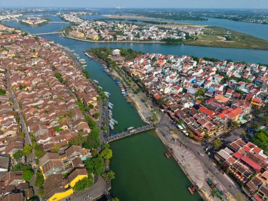 Hoi An şehrinin insansız hava aracı görüntüsü, Quang Nam bölgesi, Vietnam. Eski kentin panoramik görüntüleri, UNESCO dünya mirası. En çok seyahat eden turistik merkezlerden biri. 