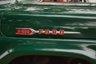 Ford f-600 logosu Talagante, Şili - Ekim 01, 2023. Yüksek kalite fotoğraf