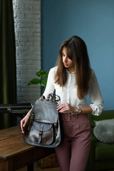 Beautiful Slender Girl Burgundy Pants White Blouse Posing Brown Leather — Stock Photo, Image