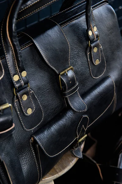 Black Leather Travel Bag Indoors Photo Black Background — Stock Photo, Image