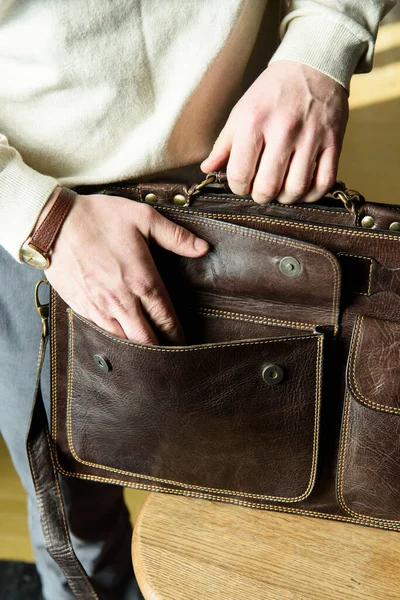 Man Brown Leather Briefcase Antique Retro Look Indoors Photo — Stock Photo, Image