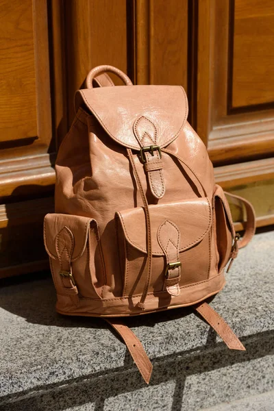 Beige Leather Oldfashioned Backpack Outdoors Photo — Stock Photo, Image