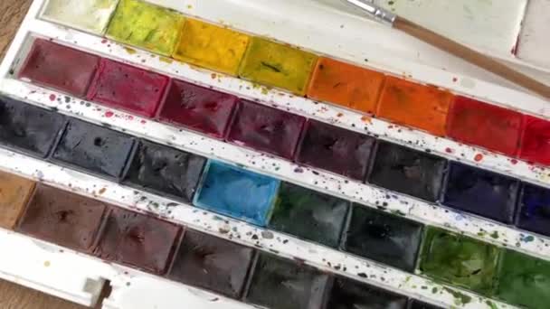 Kolorowe Akwarele Akwarelowe Malują Paletę Farb Pędzlem Malarskim Twórczej Palety — Wideo stockowe