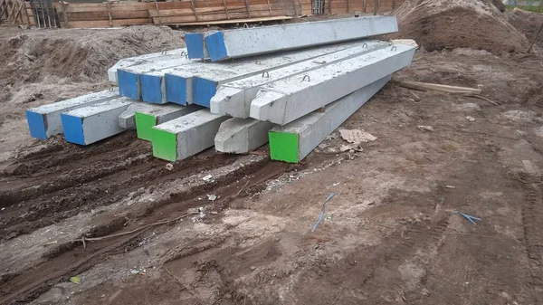 Güçlendirilmiş beton yapılar, beton yığınlarını güçlendirdi.