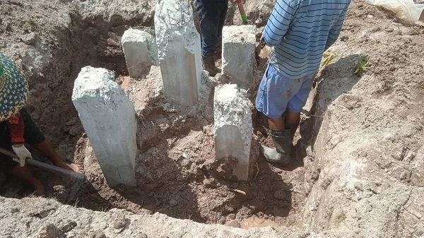 yeni inşaat alanında kazık temel