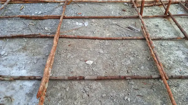 İnşaat alanındaki beton kaplama için ahşap kaplama