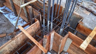 Bir kiriş temeli inşaatı için panel resmi