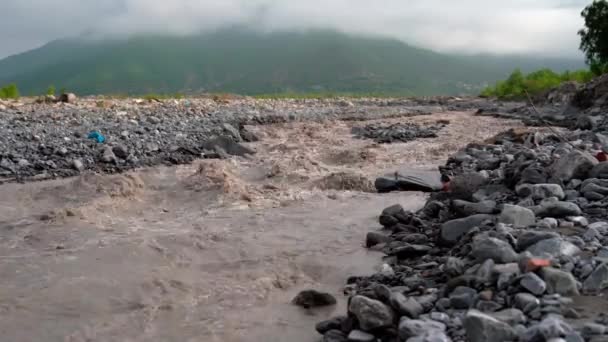 Górska Rzeka Relaksujące Uspokajające Wideo Wysokiej Jakości Materiał — Wideo stockowe