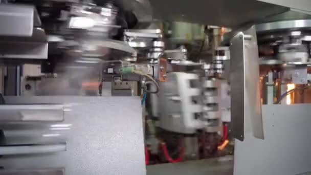Taşıyıcıdaki Plastik Şişesinin Ham Şekli Fabrikasındaki Ham Madde Yüksek Kalite — Stok video