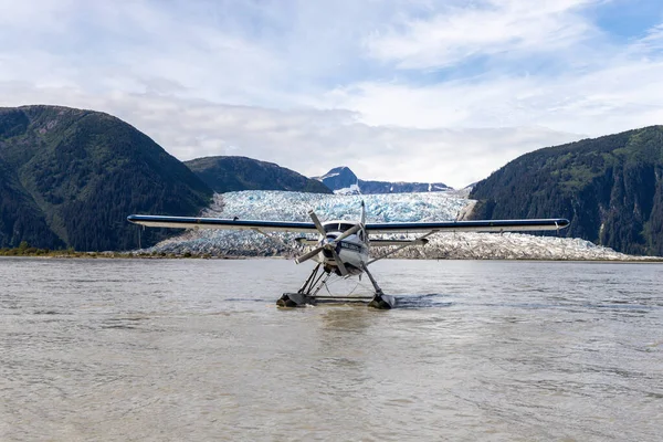 Juneau Alaska Usa Août 2022 Hydravion Atterrit Devant Glacier Hole — Photo
