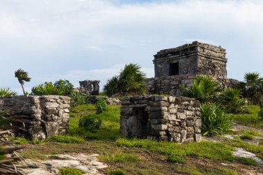 Tulum, Meksika 'daki Templo Del Dios Viento' nun antik kalıntıları..