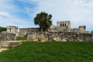 El Castillo olarak bilinen bina, Tulum, Meksika 'daki Maya harabelerinden biri..