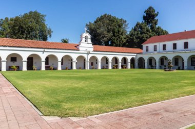 OCEANSIDE, CALIFORNIA, ABD - 3 Eylül 2021: 1798 'de kurulan San Luis Rey misyonunun bir parçası. Görev sırasında, boğa güreşleri dörtgende yapıldı..