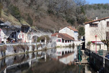 Brantome, Fransa - Mart 06 2023: Sokak Fotoğrafçılığı